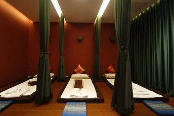 济南泰式按摩的被动瑜伽:当身体被折叠成诗